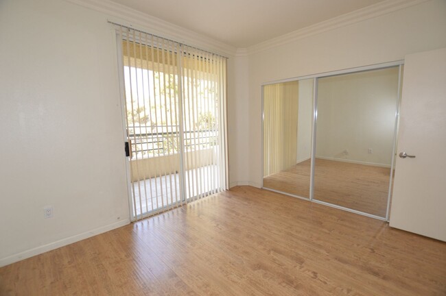 Building Photo - Meridian Unfurnished 2 Bed | 2 Bath Top Fl...