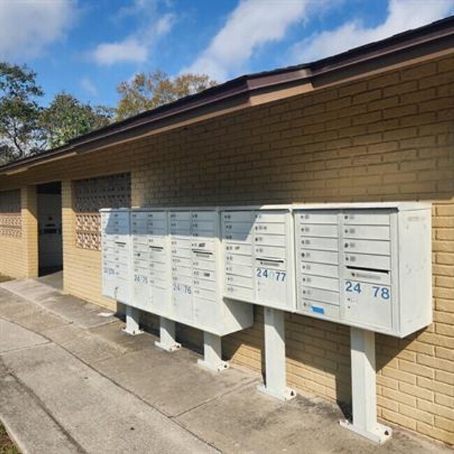 Building Photo - 2501 Harn Blvd