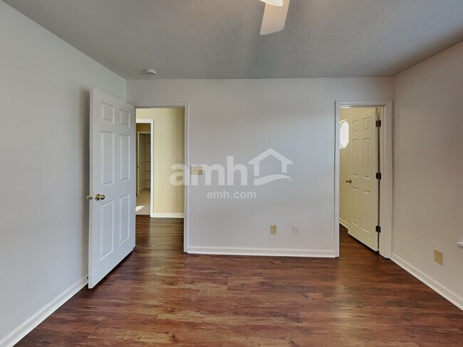 Building Photo - 529 Austrian Way