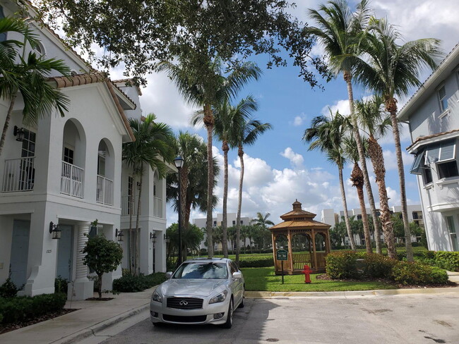 Building Photo - 1317 Piazza Pitti