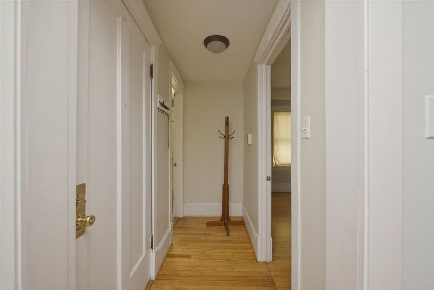 Building Photo - 1849 W Greenleaf Ave