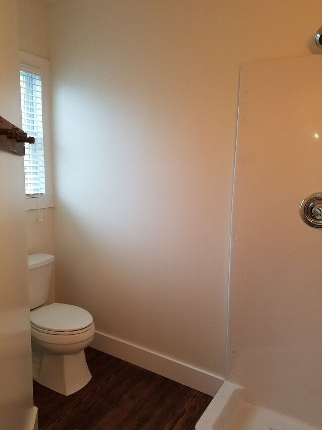 Building Photo - 803 S Rogers St