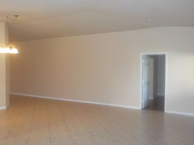 Building Photo - 1957 Providence Pl