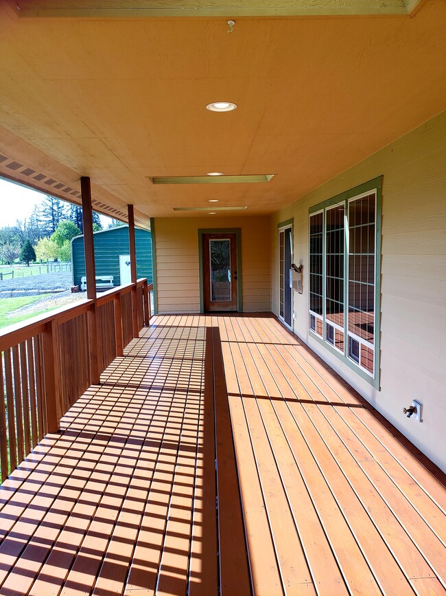 Building Photo - 28450 Pleasant Valley Rd