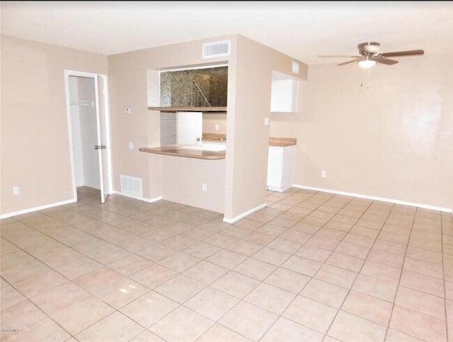 Building Photo - 4024 W Reade Ave