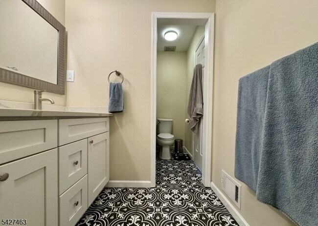 Building Photo - 2109 Jamestown Common