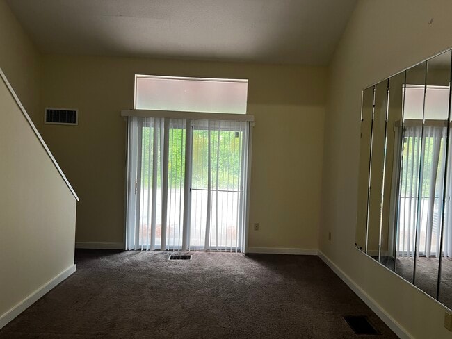 Building Photo - 4 Adams Cir