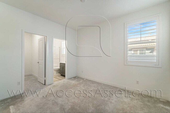 Building Photo - Spacious 4 Bed/3.5 Bath Gem Home In Menifee!