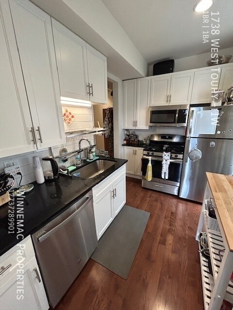 Building Photo - 1738 West Touhy-1W