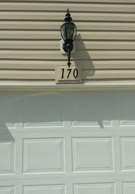 Building Photo - Beautiful 3 Bedroom w/Garage Townhouse Clo...