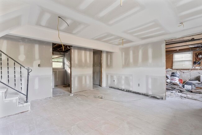 Building Photo - 324 Thorpe Ave