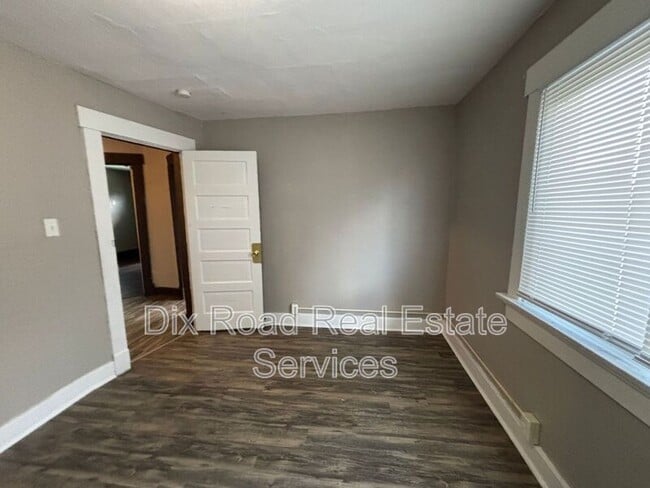 Building Photo - 1501 Viola Ave