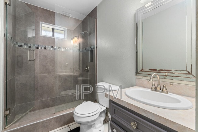 Building Photo - 5233 Clearview Dr
