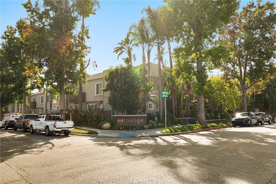 Building Photo - 355 N Maple St