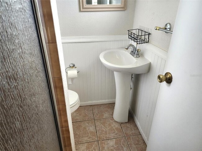 Building Photo - 904 Emma St