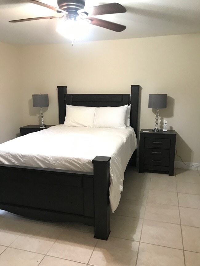 master room - 1473 NE 48th St