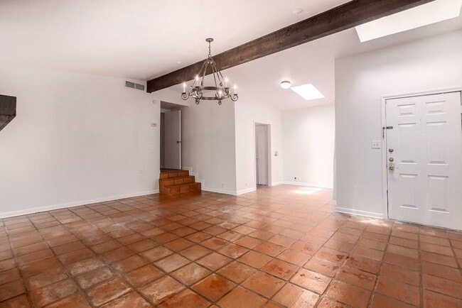 Building Photo - 2909 Windsor Rd