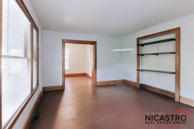 Building Photo - 252 E Lane Ave