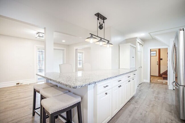 Building Photo - 1277 Southampton Rd