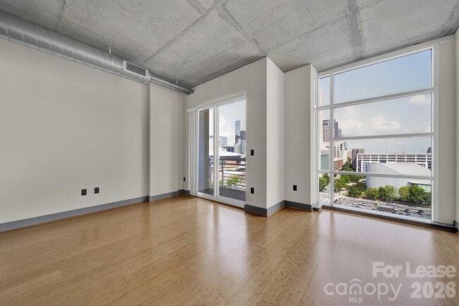 Building Photo - 505 E 6th St