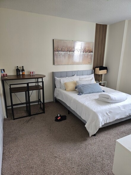 Building Photo - 615 NE 22nd St