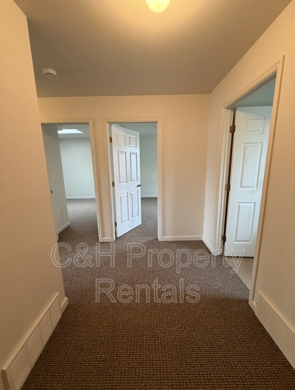 Building Photo - 406 1st St SE