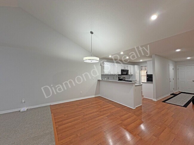 Building Photo - 1331 W Sackett St