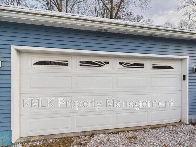 Building Photo - 5743 Brookwood Dr