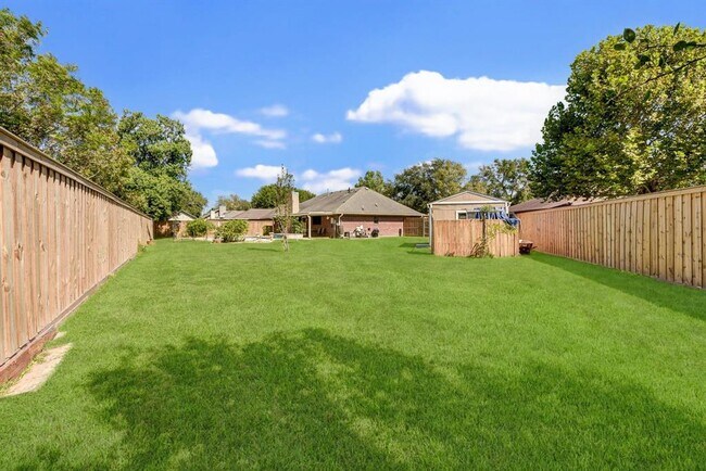 Building Photo - 3730 Sunshine Ln