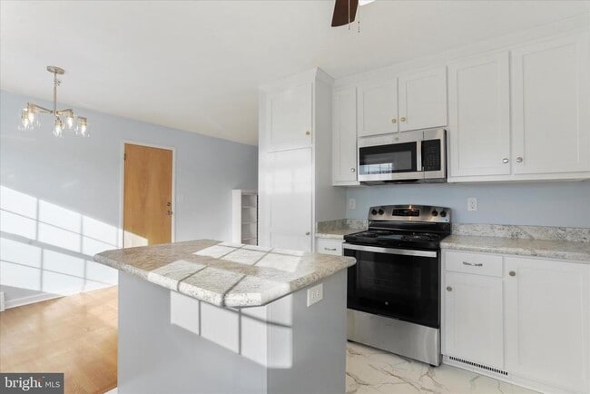 Building Photo - 855 Anthony Ave