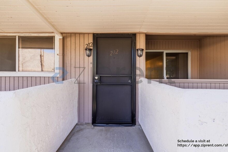 Building Photo - 2825 N Los Felices Rd