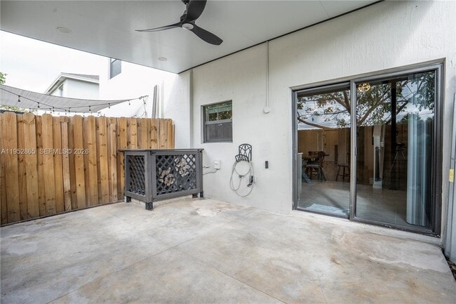 Building Photo - 528 NE 1st St