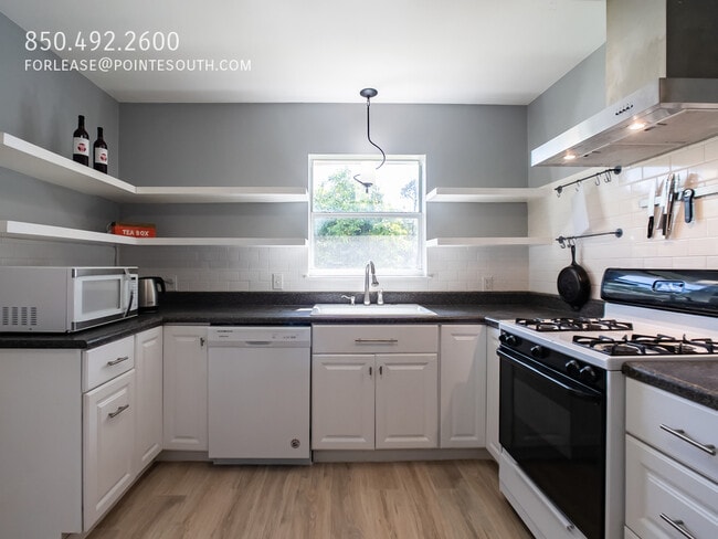 Building Photo - 1102 E Texar Dr