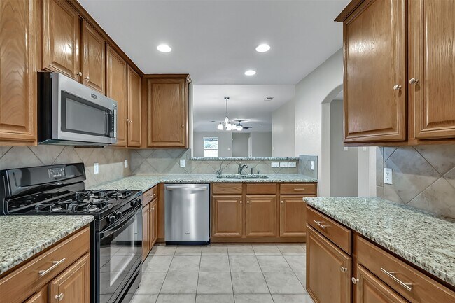 Building Photo - 3011 Crescent Oaks Park Ln