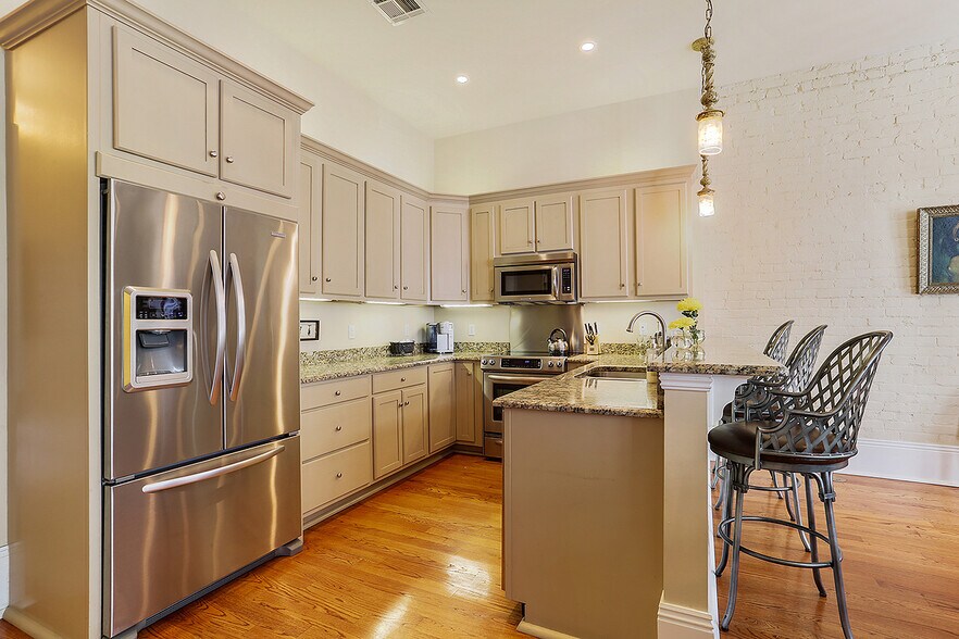 Building Photo - 531 Bienville St