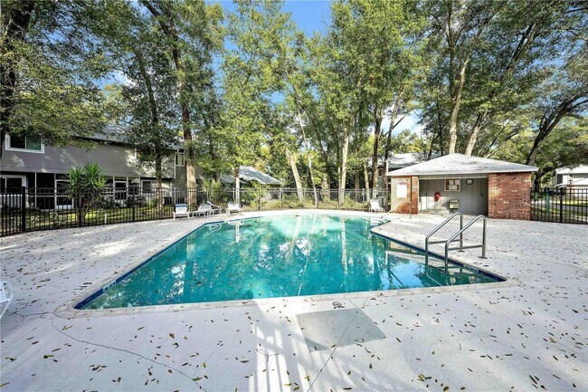 Building Photo - 641 Maple Oak Cir
