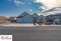 Building Photo - Beautiful 4-Bedroom 2.5 Bath with a 3 Car ...