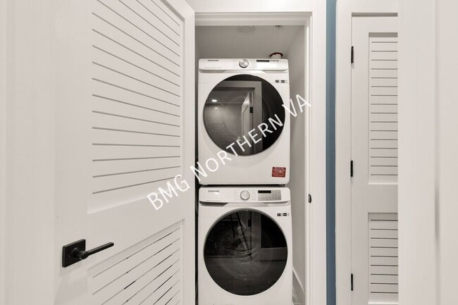 Building Photo - 2829 13th St NW