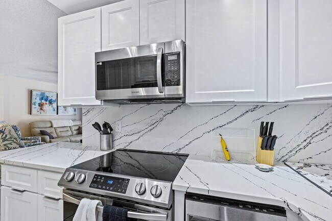 Building Photo - Fully Furnished 2Bedroom in Coronado Cove