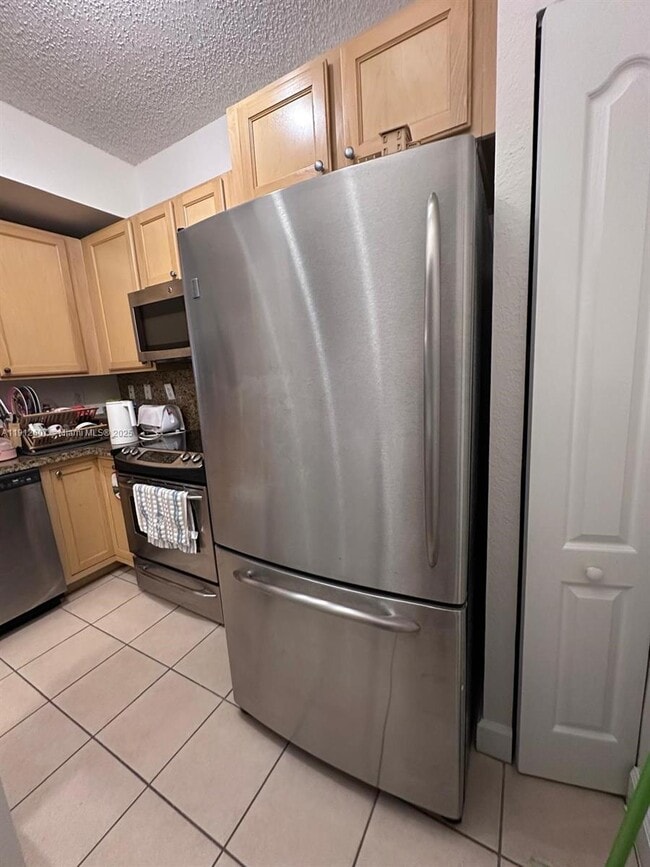 Building Photo - 6001 SW 70th St