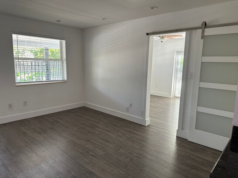 Building Photo - 1008 NE 11th St