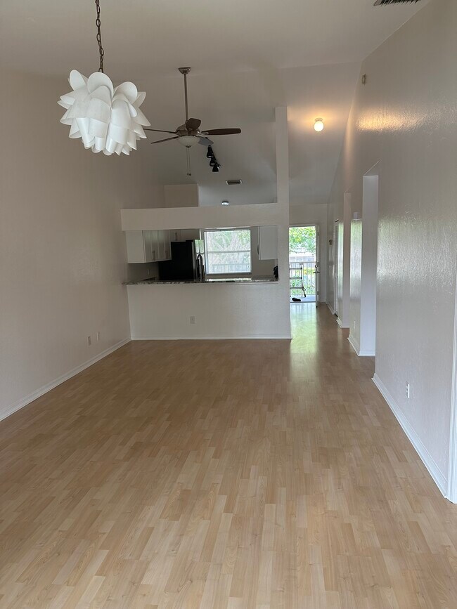 Building Photo - 156 Pebble Shores Dr