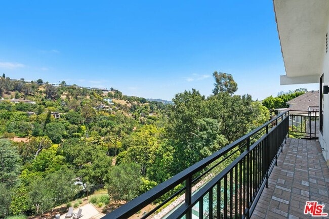 Building Photo - 2528 Carman Crest Dr