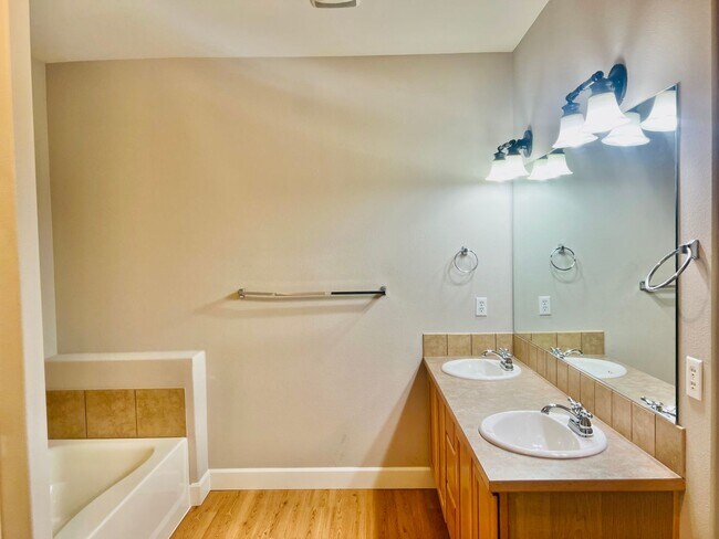 Building Photo - Must See! Beautiful 3bd/ + Bonus Rm/2.5 bath/ Primary Bed on Main/ /Heat Pump/Updated Features