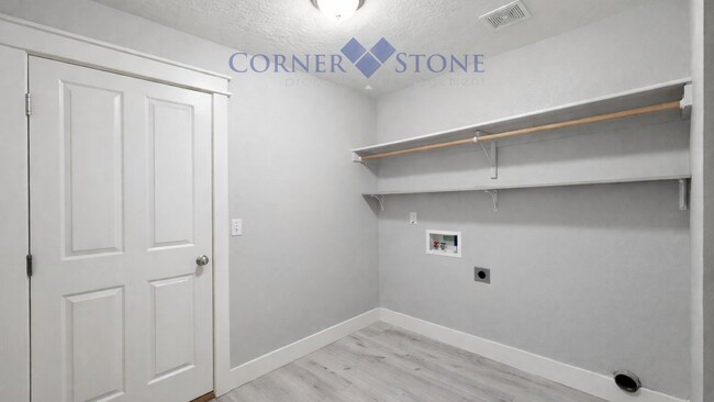 Building Photo - Beautiful Remodeled Home in Boise!