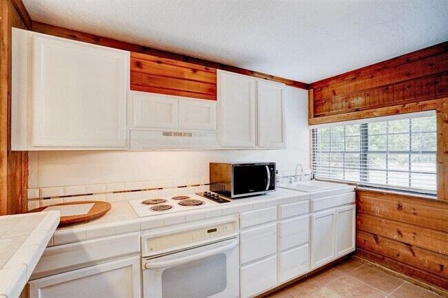 Building Photo - 301 Tatum Rd