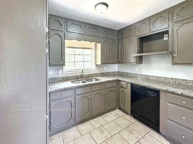 Building Photo - 976 Ridgewood Cir