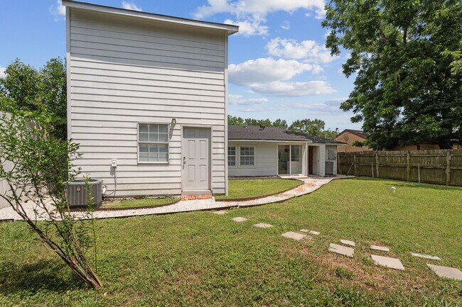 Building Photo - 6414 Crestridge St