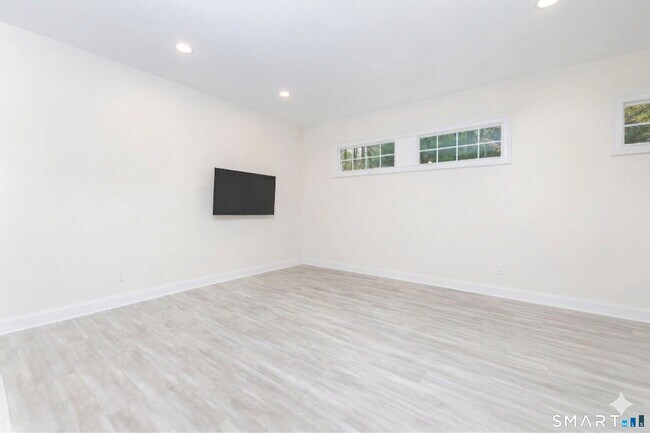 Building Photo - 235 White Deer Rocks Rd