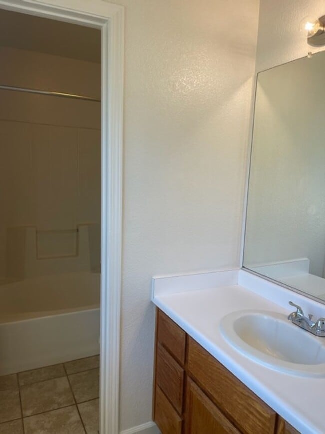 Building Photo - 3 Bedroom in Quail Ridge Subdivision